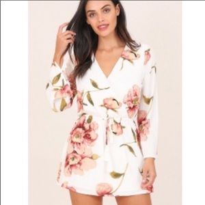 SHOWPO size 18 white floral print dress w sleeves